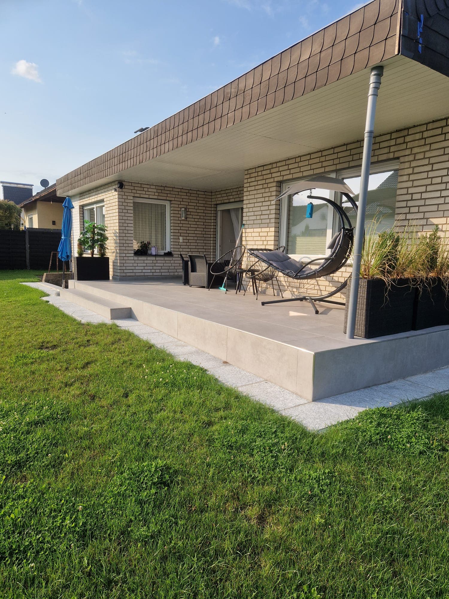 Moderner Gartenzaun mit Sichtschutz – Bild 7