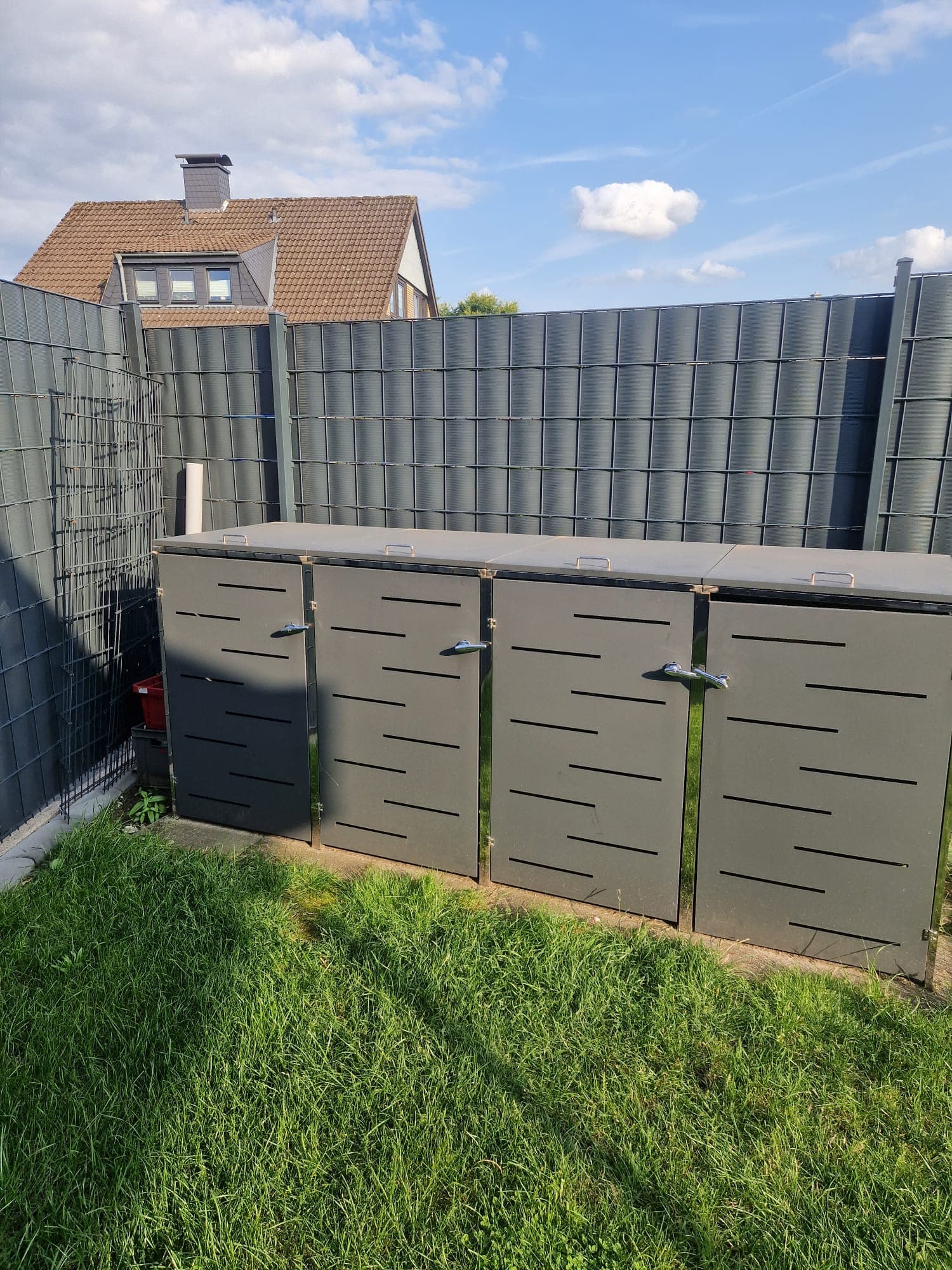 Moderner Gartenzaun mit Sichtschutz – Bild 15