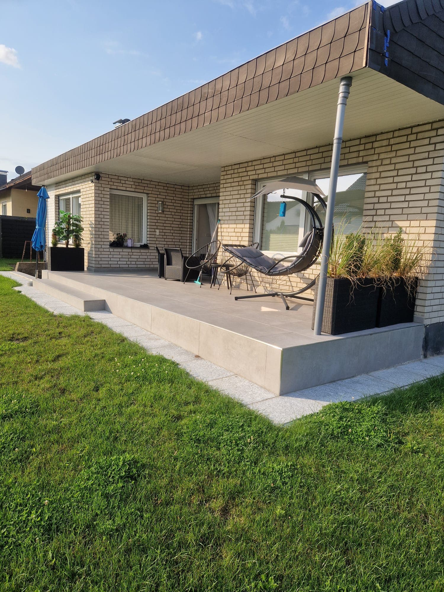 Projektbild: Moderner Gartenzaun mit Sichtschutz