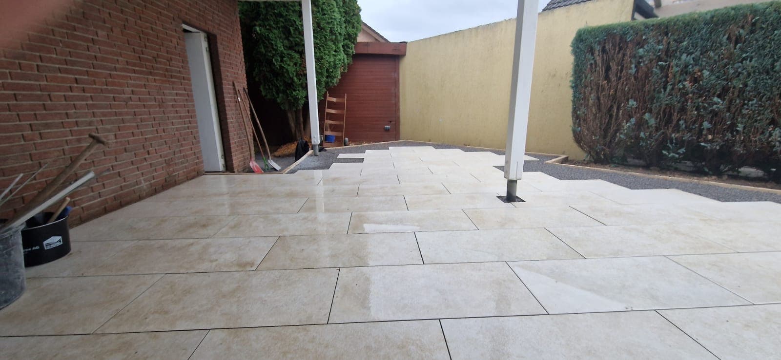 Terrasse mit Pergola & Outdoor-Lounge – Bild 14