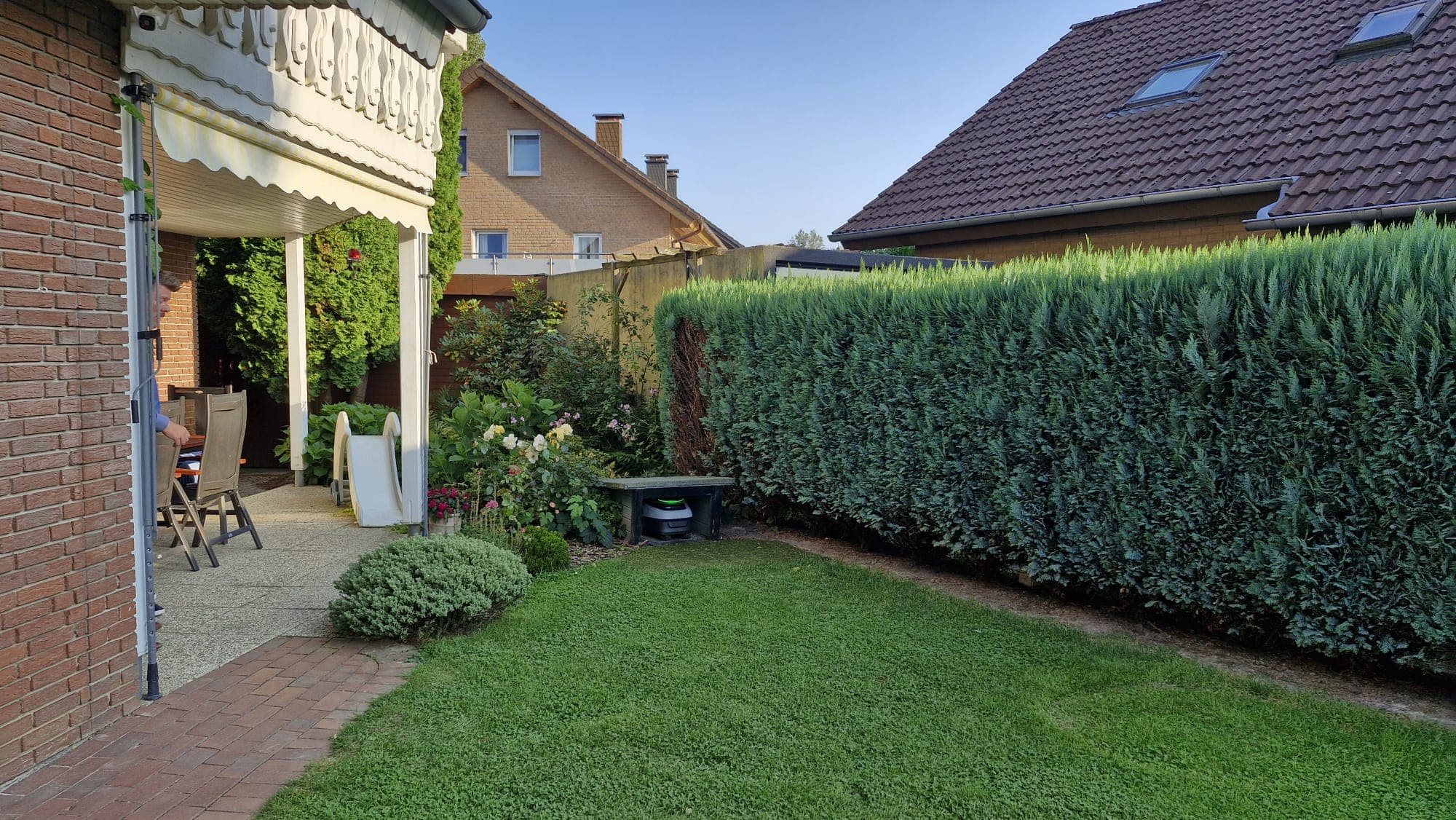 Projektbild: Terrasse mit Pergola & Outdoor-Lounge