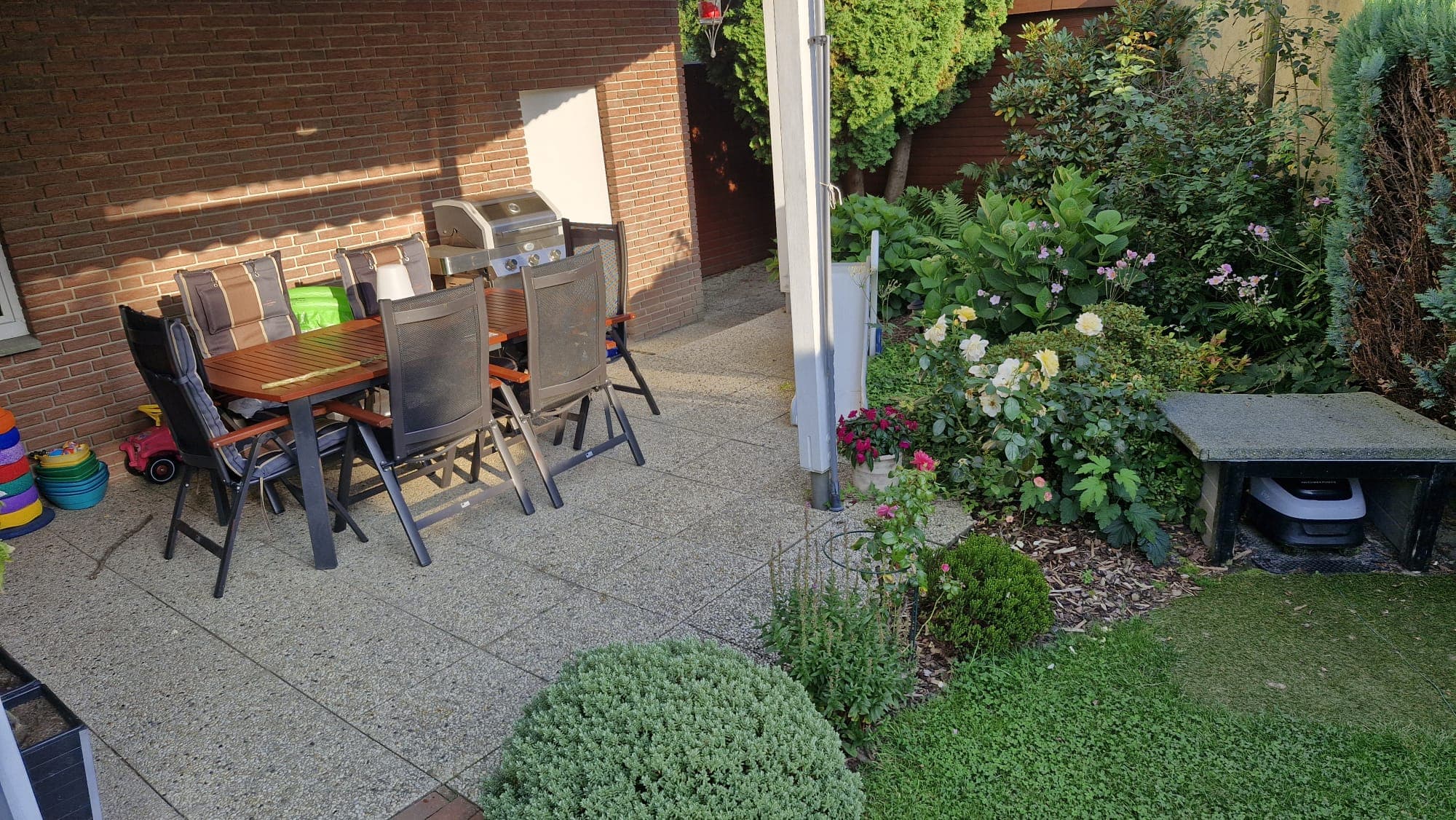 Terrasse mit Pergola & Outdoor-Lounge – Bild 2