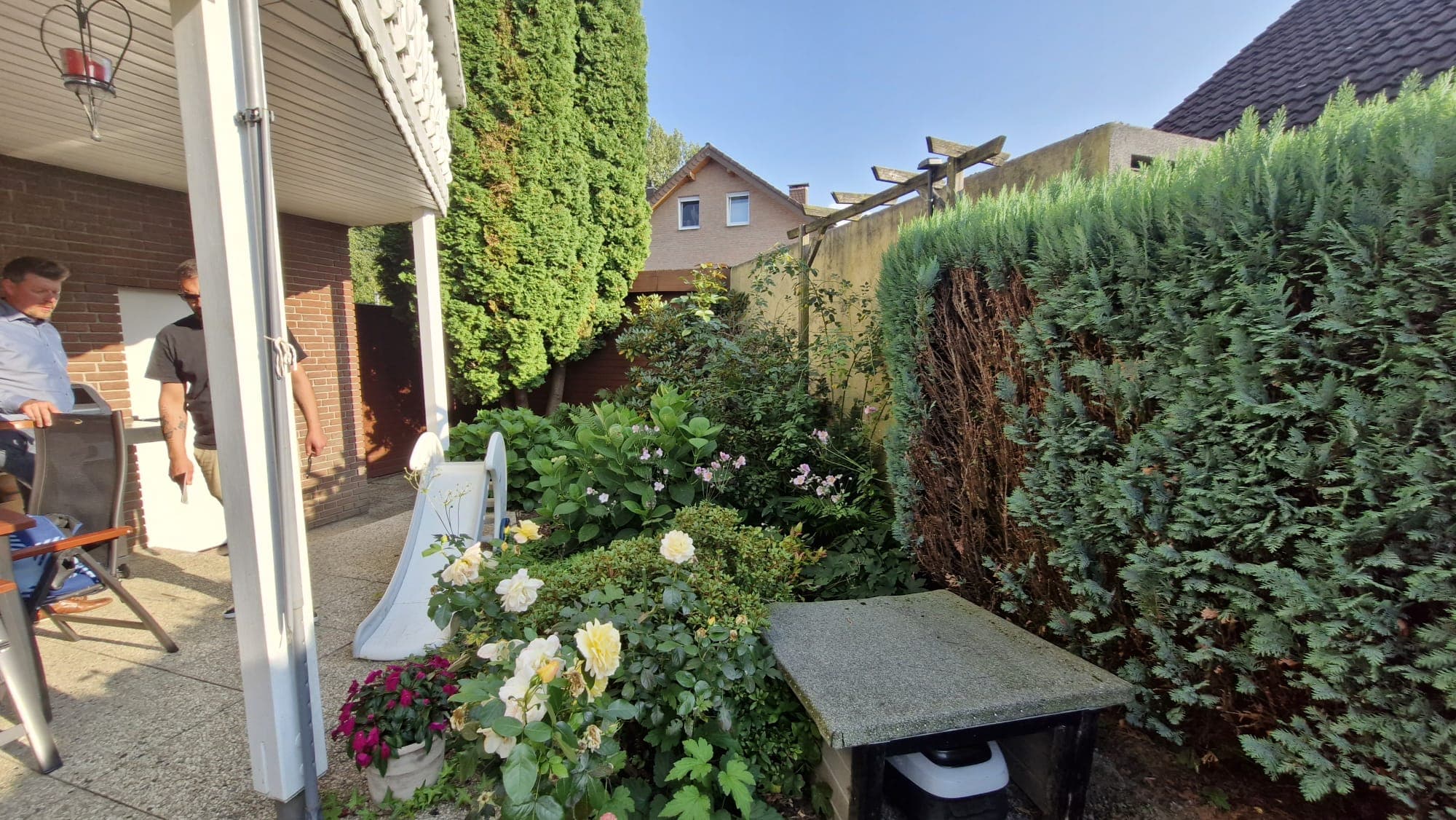 Terrasse mit Pergola & Outdoor-Lounge – Bild 4